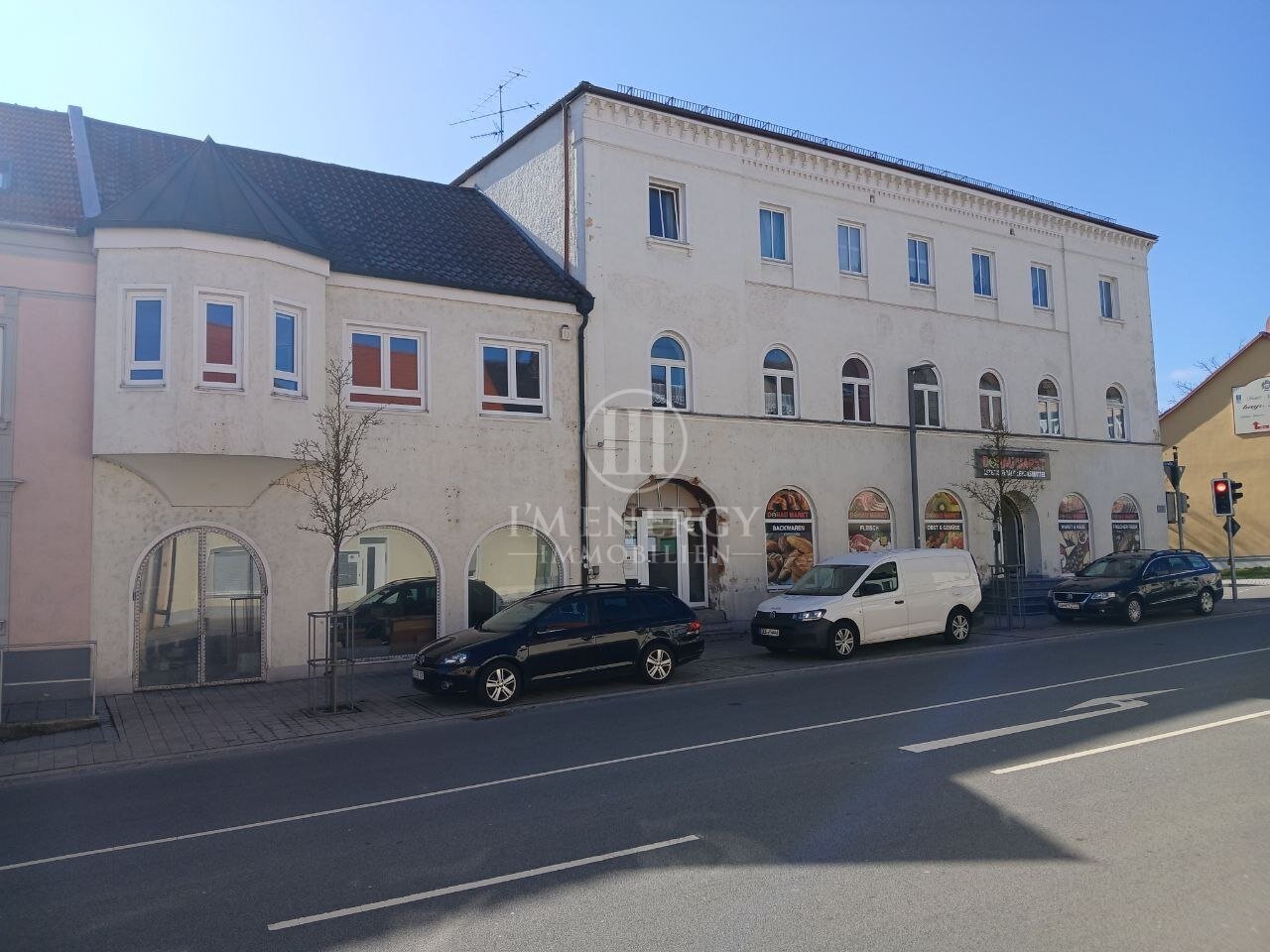 +++ Exklusives Wohnen mit Privateingang – Modernes 3-Zimmer-Domizil im Herzen von Osterhofen +++